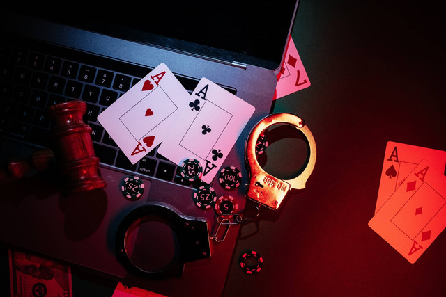 Ilustrasi judi online. Foto: Burdun Iliya/Shutterstock