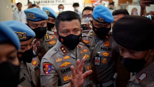 Kadiv Propam Polri nonaktif Irjen Ferdy Sambo usai memenuhi panggilan pemeriksaan di Bareskrim Polri, Jakarta, Kamis (4/8/2022). Foto: Jamal Ramadhan/kumparan