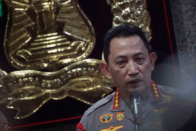Kapolri Jenderal Pol Listyo Sigit Prabowo menyampaikan keterangan kepada wartawan di Mabes Polri, Jakarta Selatan, Kamis (4/8/2022). Foto: Jamal Ramadhan/kumparan.