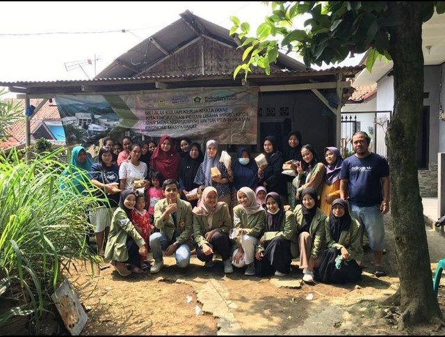 Mahasiswa KKN Program Teknologi Pangan Unida mengadakan Sosialisasi Pengembangan IdeBisnis untuk Ibu Rumah Tangga di Desa Banjarwaru