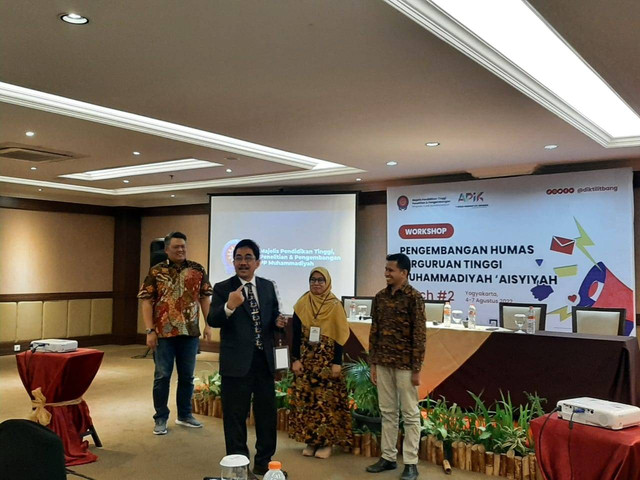 Prof. Dr. Widodo Muktiyo, SE, M.Com. dalam pembukaan Workshop Pengembangan Humas Perguruan Tinggi Muhammadiyah 'Aisyiyah (PTMA) Batch II (sumber: diktilitbangmuhammadiyah.org)