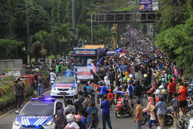Ilustrasi konvoi Aremania. Foto: M Sholeh