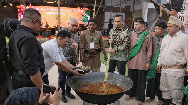 Kuliner kuah beulangong, salah satu menu andalan khas Aceh. Foto-foto: Disbudpar  