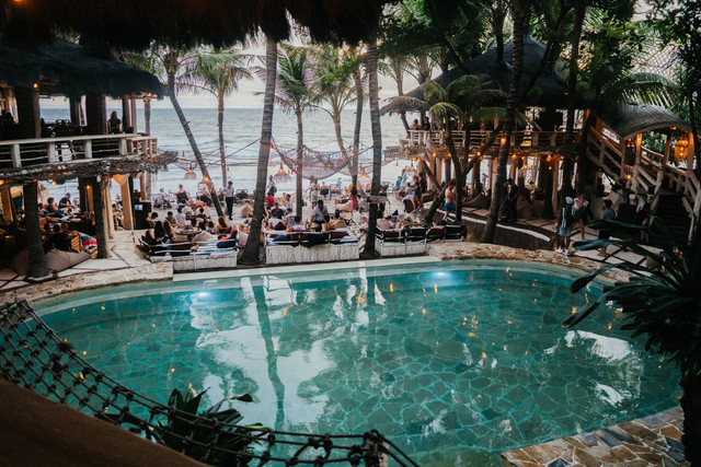 Rekomendasi Beach Club untuk Sunset di Bali, Foto: Unsplash/shawnanggg