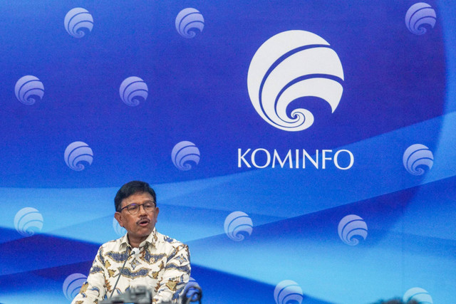 Menkominfo Johnny G. Plate memberikan keterangan pers terkait perkembangan pendaftaran PSE dalam lingkup privat di Kantor Kementerian Kominfo di Jakarta, Rabu (3/8/2022). Foto: Iqbal Firdaus/kumparan