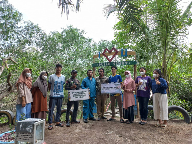 Foto Bersama Mahasiswa dengan Dinas Kebudayaan dan Pariwisata Kota Pekanbaru ( Sumber : Dokumentasi HID KKN Limbungan Unri 2022)