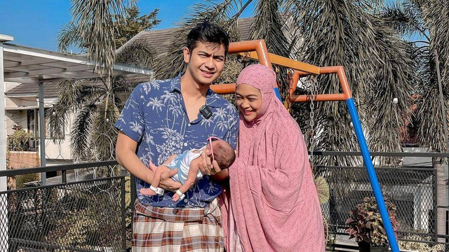 Keluarga Ria Ricis. Foto: Instagram/@riaricis1795