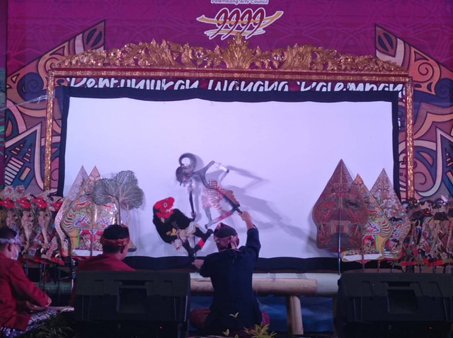 Pertunjukkan kesenian wayang kulit Palembang (Abdul Toriq/Urban.id)