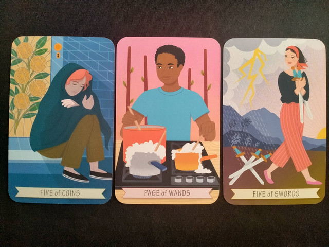 Five of Coins, Page of Wands, Five of Swords. (Foto: Lidia)