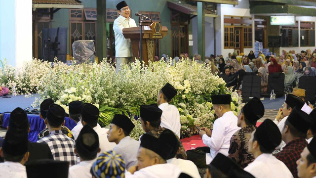 Cak Imin haul para kiai sepuh di Kediri, Jawa Timur. Foto: PKB