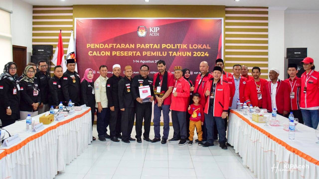 Pendaftaran Partai Aceh sebagai partai politik lokal calon peserta Pemilu 2024 di kantor KIP Aceh, Minggu (7/8/2022). Foto: Dok. KIP Aceh