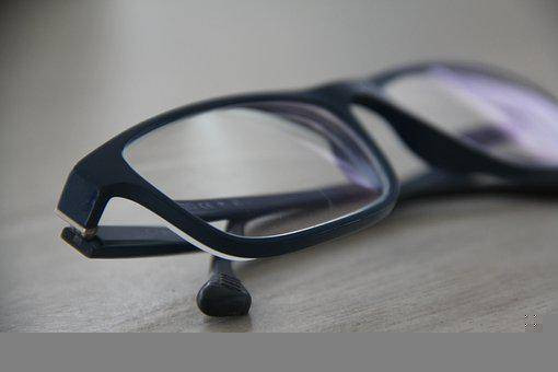 Ilustrasi mata minus. Foto: pixabay