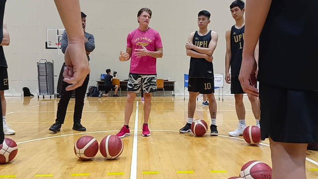 UPH Eagles menggelar latihan perdana di Nittiadai University, Tokyo, Jepang pada Senin (8/8) pukul 10:00 waktu setempat jelang Turnamen Basket Universitas Dunia. Foto: Haikal Pasya/kumparan