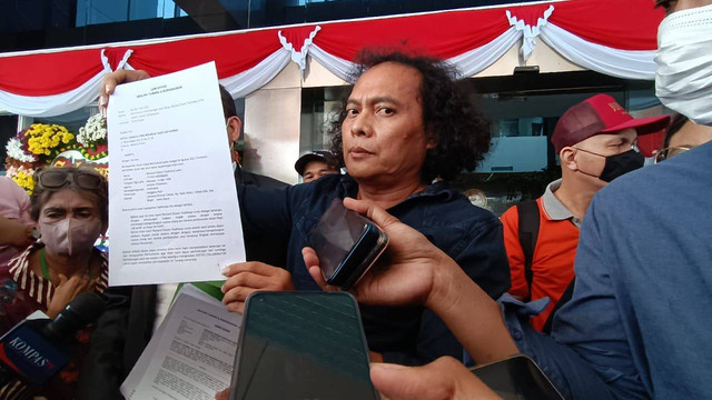 Kuasa hukum Bharada E, Deolopa dan Muhammad Boerhanuddin di LPSK, Senin (8/8/2022). Foto: Ainun Nabila/kumparan