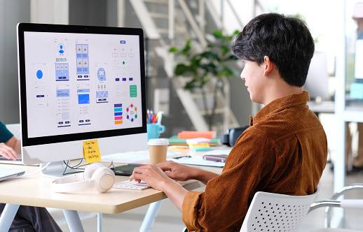 Ilustrasi menggunakan polygon tool untuk mendesain. Foto: Unsplash.com