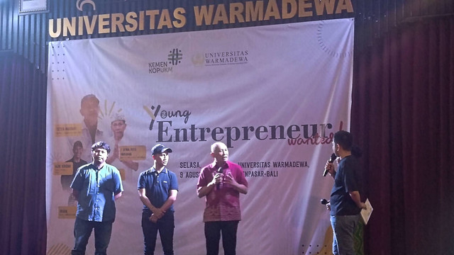 Menteri Koperasi dan UKM Teten Masduki jadi pembicara di acara Young Entrepreneur Wanted. Foto: Ghinaa Rahmatika/kumparan