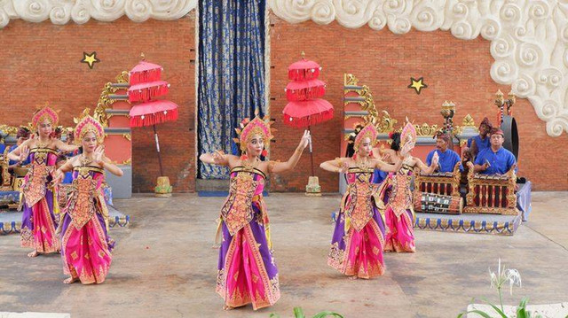 Penerapan pola lantai dalam tari. Foto: orami