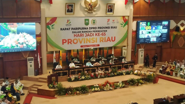 Rapat Paripurna DPRD Riau dalam rangka peringatan Hari Jadi ke-65 Provinsi Riau (Bagus Pribadi/Selasar Riau)