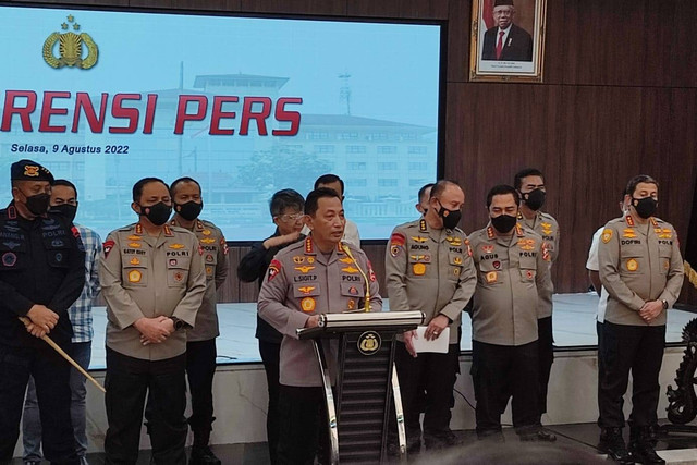 Kapolri Jenderal Pol Listyo Sigit Prabowo saat konferensi pers di Bareskrim Polri terkait meninggalnya Brigadir Yosua, Selasa (9/8/2022). Foto: Jamal Ramadhan/kumparan