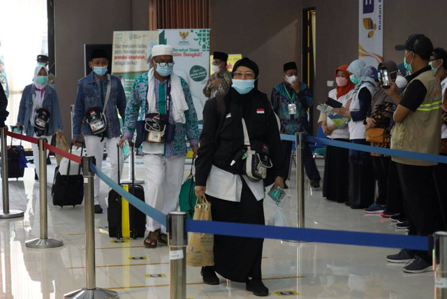 Kedatangan jemaah haji Debarkasi Surabaya. Foto: PPIH Debarkasi Surabaya