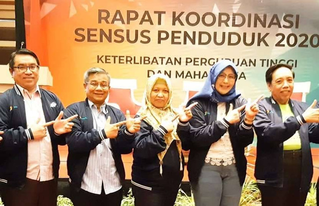 Penulis saat melakukan sosialisasi Sensus Penduduk beberapa tahun lalu di Malang. Foto: Dok. penulis @a.saefuddin