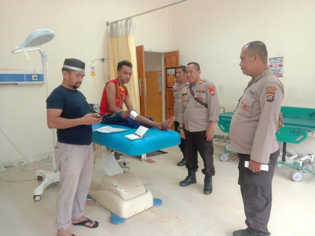 Korban usai mendapatkan perawatan di RS karena terkena busur. Foto: Dok Polisi.