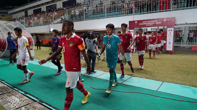 Pemain Timnas U-16 Indonesia kiri-ke-kanan: Iqbal Gwijangge, Andrika Fathir Rachman, Sulthan Zaky, Riski Afrisal, Habil Akbar. Foto: PSSI