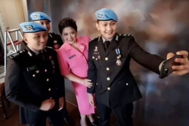 Putri dan para ajudan Sambo. Foto: Dok. Istimewa