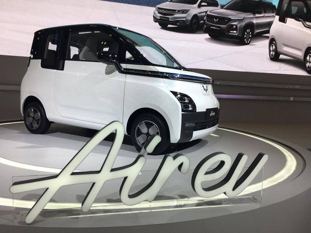 Wuling umumkan harga resmi mobil listrik Wuling Air ev. Foto: Sena Pratama/kumparan