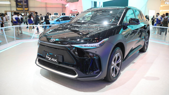 Mobil Listrik Toyota bZ4X tampil perdana di ASEAN lewat Pameran GIIAS 2022. Foto: Aditia Noviansyah/kumparan