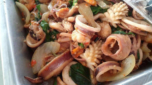 Ilustrasi Cumi Brokoli Saus Tiram. Foto: Shutterstock