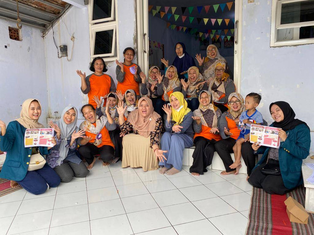 Gambar 1. Potret Mahasiswa KKN Tim II UNDIP 2022 bersama Ibu Dokter dan Petugas Puskesmas, Ibu Bidan Desa Gedanganak dan Kader Posyandu RW 09. (Sumber : Dokumen Pribadi)