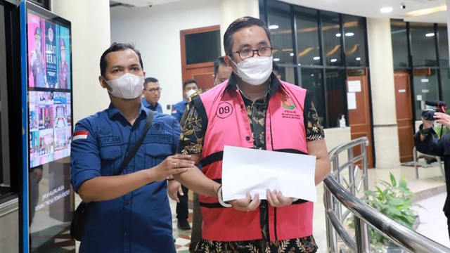 Kejagung tahan AM selaku Direktur Utama PT. Prioritas Raditya Multifinance (PT. PRM) dalam perkara korupsi PT Asuransi Jiwa Taspen. Foto: Kejagung