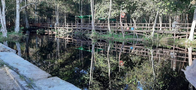 Lokasi wisata pemandian umum Pasir Panjang ditutup. Foto: Danang