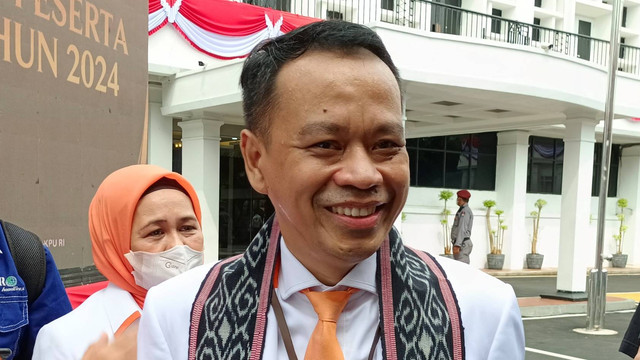 Sekjen Partai Berkarya Badarudin Andi Picunang di Kantor KPU RI. Foto: Aprilandika Pratama/kumparan