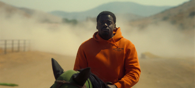 Daniel Kaluuya yang memerankan karakter pelatih kuda bernama O.J di film NOPE. Foto: Universal Pictures