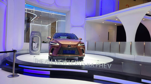 Jajaran mobil listrik Lexus di GIIAS 2022. Foto: Aditya Pratama Niagara/kumparan