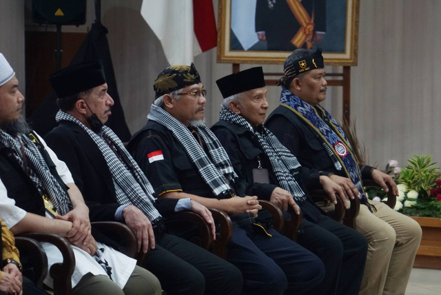 Pimpinan Partai Ummat mendaftarkan diri untuk mengikuti Pemilu 2024 di KPU RI pada Jumat (12/8). Foto: Iqbal Firdaus/kumparan