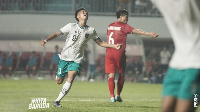 Pemain Timnas Indonesia U-16 Muhammad Kafiatur Rizky usai mencetak gol ke gawang Timnas U16 Vietnam. Foto: Dok. PSSI