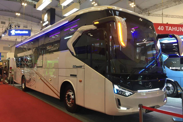 Bus baru karoseri Laksana Legacy SR3 series. Foto: Sena Pratama/kumparan
