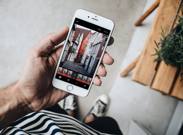 Ilustrasi Cara Story IG 1 Menit, sumber foto: (Le Buzz) by unsplash.com