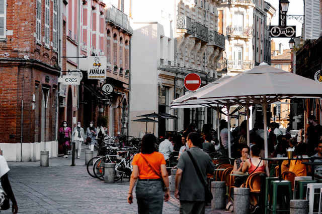 5 Tempat Makan Halal di Bugis Street Singapore/Foto hanya ilustrasi dari Bugis Street dan bukan tempat aslinya. Sumber: Unsplash/Baptiste Buisson