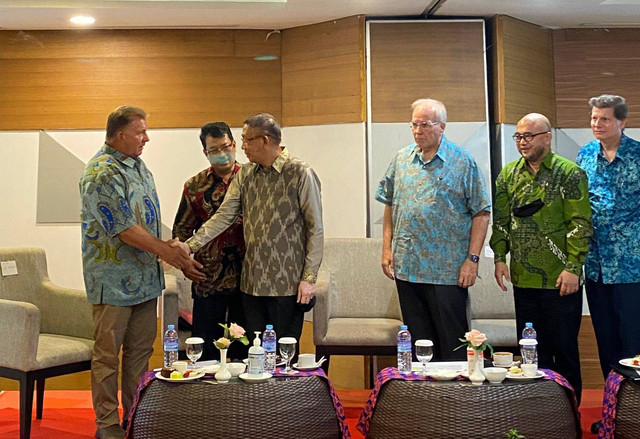 Gubernur Sutarmidji saat bertemu senator dan perwakilan Asosiasi Kratom Amerika Serikat di Pontianak. Foto: Teri/Hi!Pontianak 