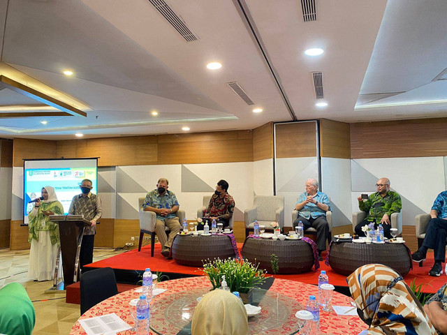 Gubernur Sutarmidji saat berbicara di depan perwakilan dari asosiasi kratom Amerika Serikat yang datang ke Pontianak. Foto: Teri/Hi!Pontianak