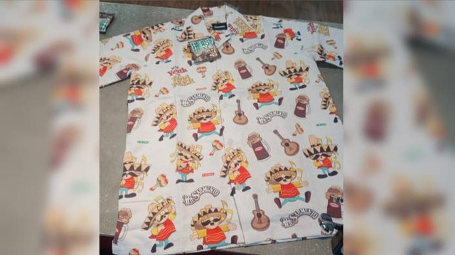 Kemeja hasil kolaborasi dengan brand permen jadul. Foto: istimewa