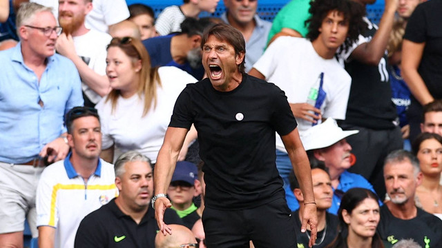 Manajer Tottenham Hotspur Antonio Conte saat pertandingan Chelsea vs Tottenham Hotspur di Stamford Bridge, London, Inggris, Minggu (14/8/2022). Foto: David Klein/REUTERS