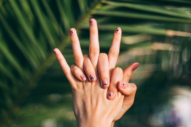 Apa saja cara mengatasi kulit kering pada tangan dan kulit? Foto: Unsplash