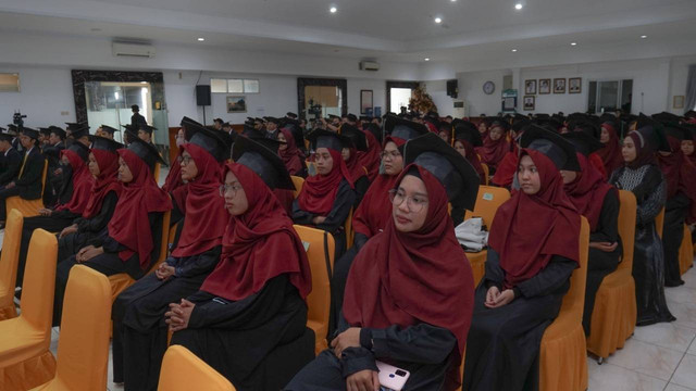 Minggu ini (14/08/2022), Lembaga Pengembangan Insani (LPI) Dompet Dhuafa menggelar Indonesian Youth Creaction x Cultural Conference (IYCC) bertajuk "Metamorfosa Para Pembangun Bangsa” sekaligus prosesi wisuda 256 penerima manfaat Etos ID 2018 yang telah mengikuti program selama empat tahun yang bertempat di Balai Besar Guru Penggerak (BBGP) Jawa Barat, Jalan Raya Parung No.420, Kabupaten Bogor, Jawa Barat. (Dok. Dompet Dhuafa)