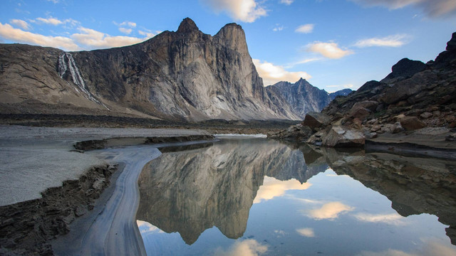 Gunung di Kanada Ini Punya Tebing Tertinggi dan Tercuram di Dunia | kumparan.com