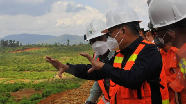 Menteri ESDM, Arifin Tasrif, saat meninjau pertambangan nikel PT Vale Indonesia Tbk di Sorowako, Sulawesi tenggara, Sabtu (13/8). Foto: Dok. Kementerian ESDM